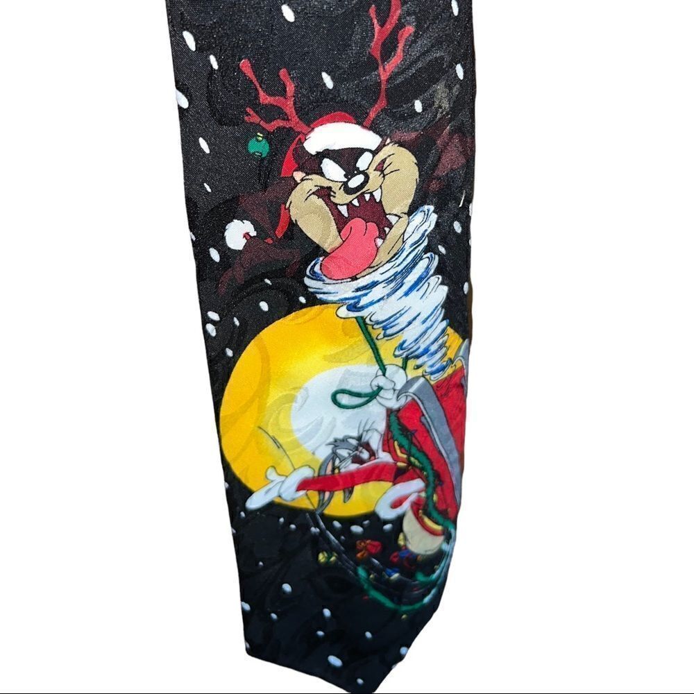 Vintage 90’s Looney Tunes Bugs Bunny and Tasmanian Devil polyester Christmas tie
